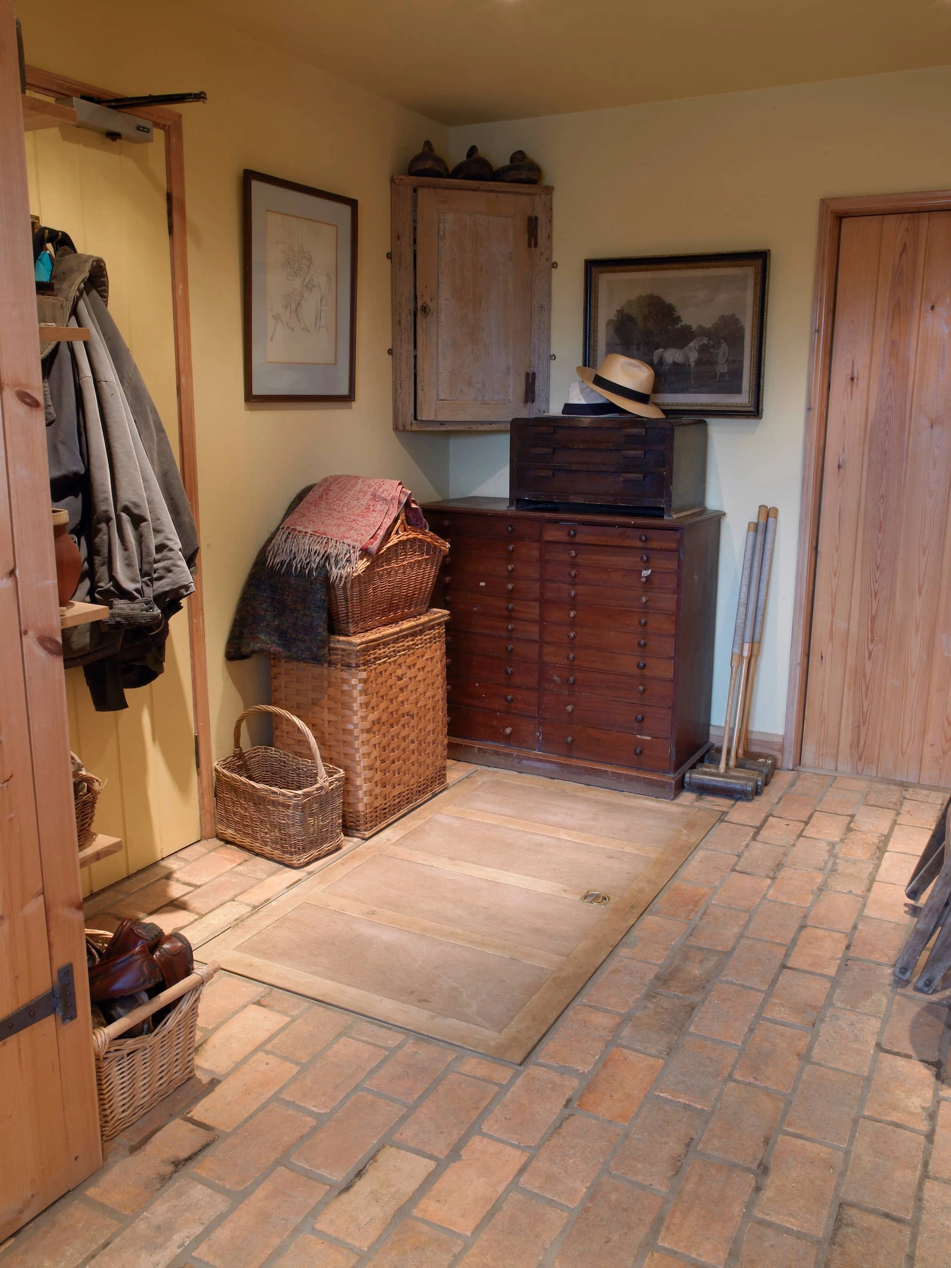 Original-Spiral-Cellar-with-standard-trap-door-hallway-2