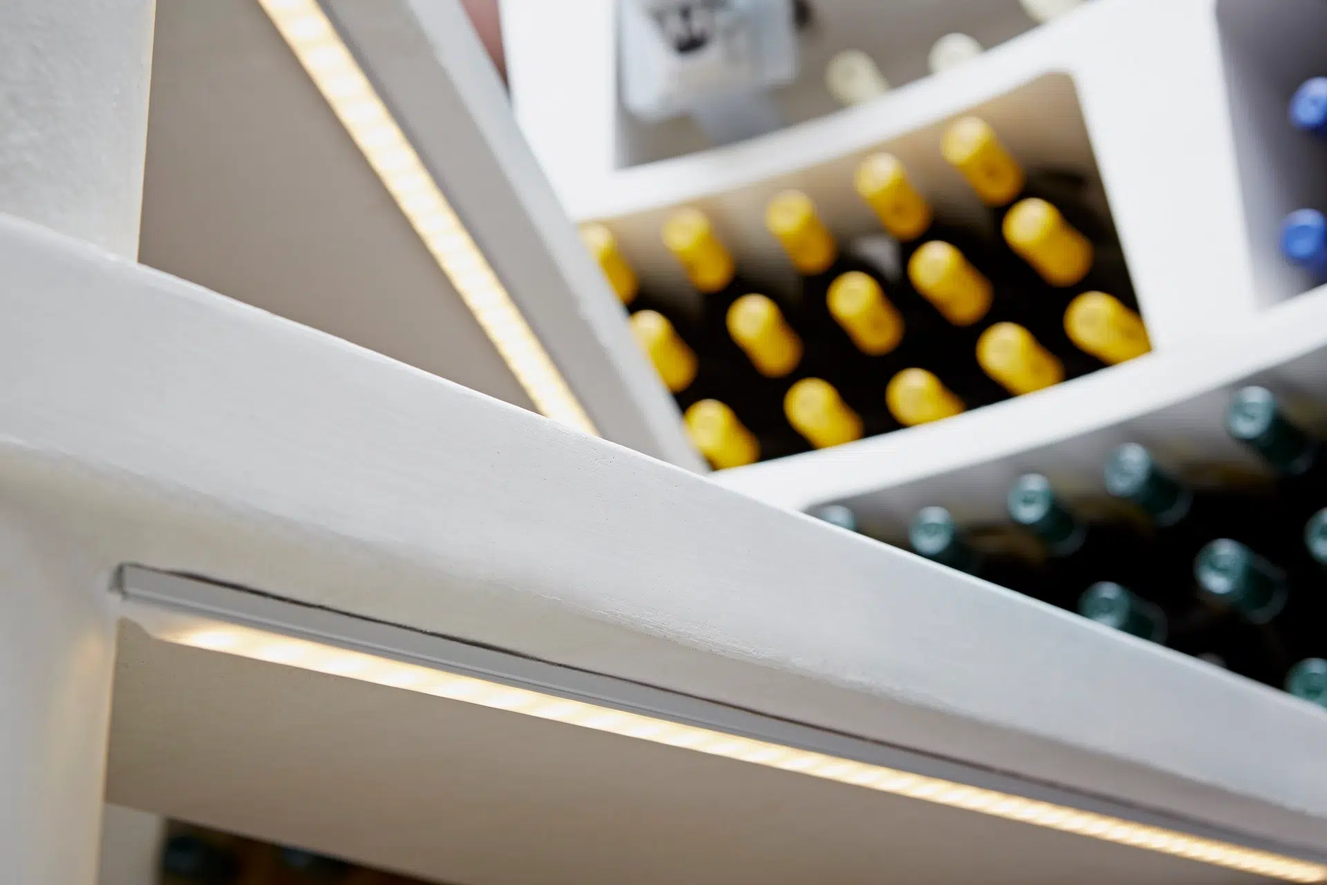 White-Spiral-Cellar-LED-stair-light-close-up